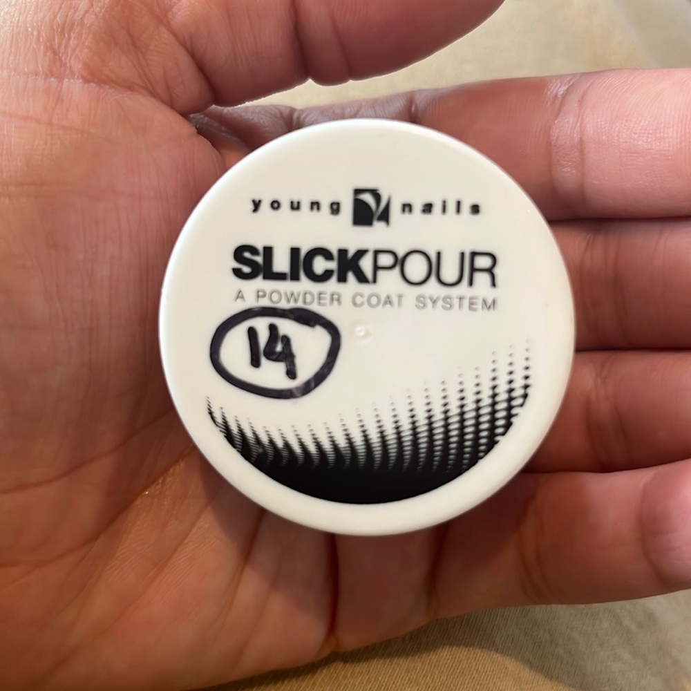 Slick Pour Powder - Picture 1 of 4
